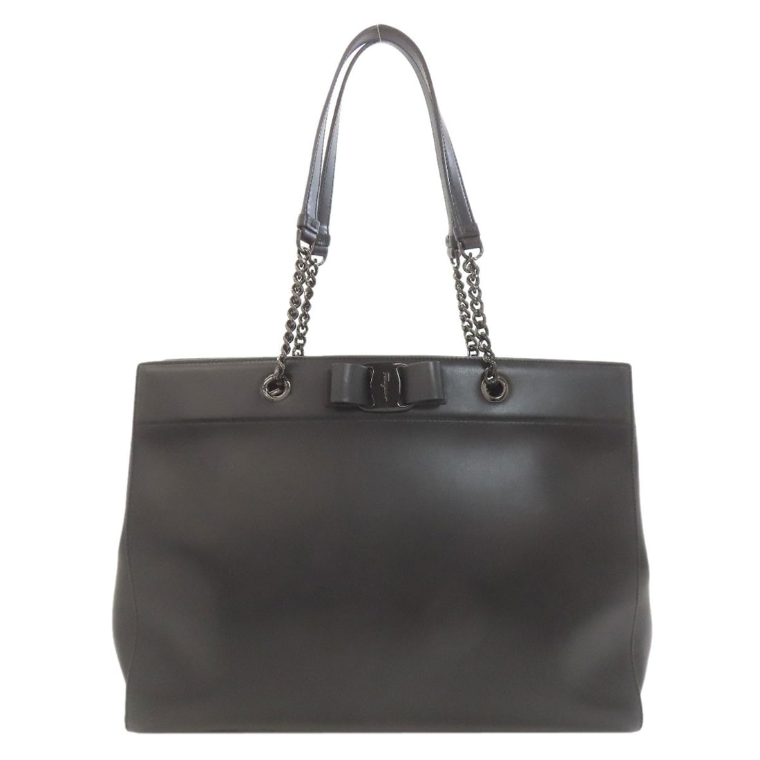Vara Ribbon Leather Tote Salvatore Ferragamo Bag: Vara Ribbon Leather Tote Salvatore Ferragamo Bag Black leather tote bag by Salvatore Ferragamo, featuring a sleek and sophisticated design. Made from high-quality leather, this stylish tote bag is a