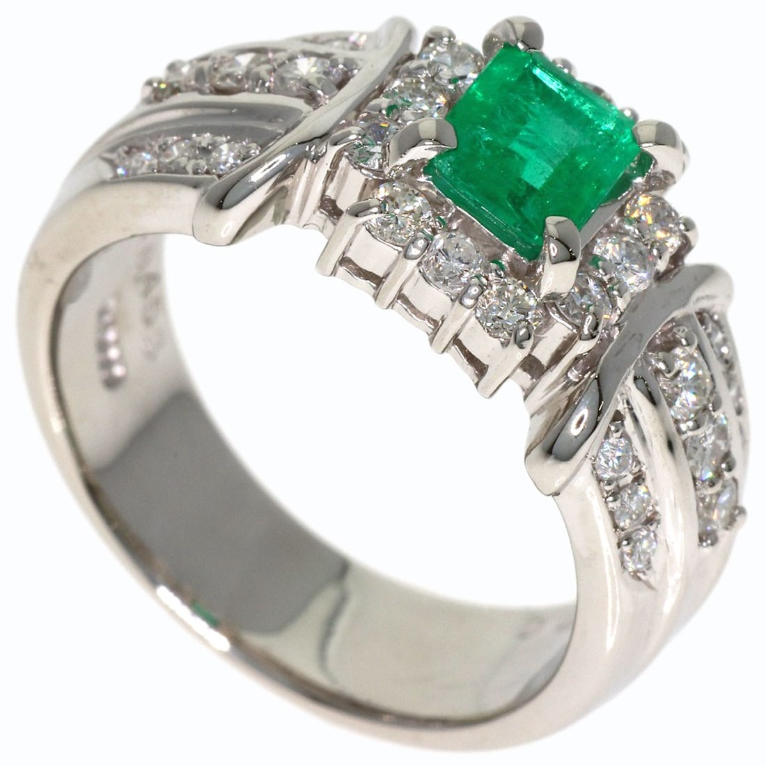 0.453Ct Emerald Diamond Ring Platinum Pt900 12.4G: 0.453Ct Emerald Diamond Ring Platinum Pt900 12.4G The 0.453Ct Emerald Diamond Ring Platinum Pt900 12.4G boasts a stunning emerald main stone, set in a platinum ring with a silver exterior and a
