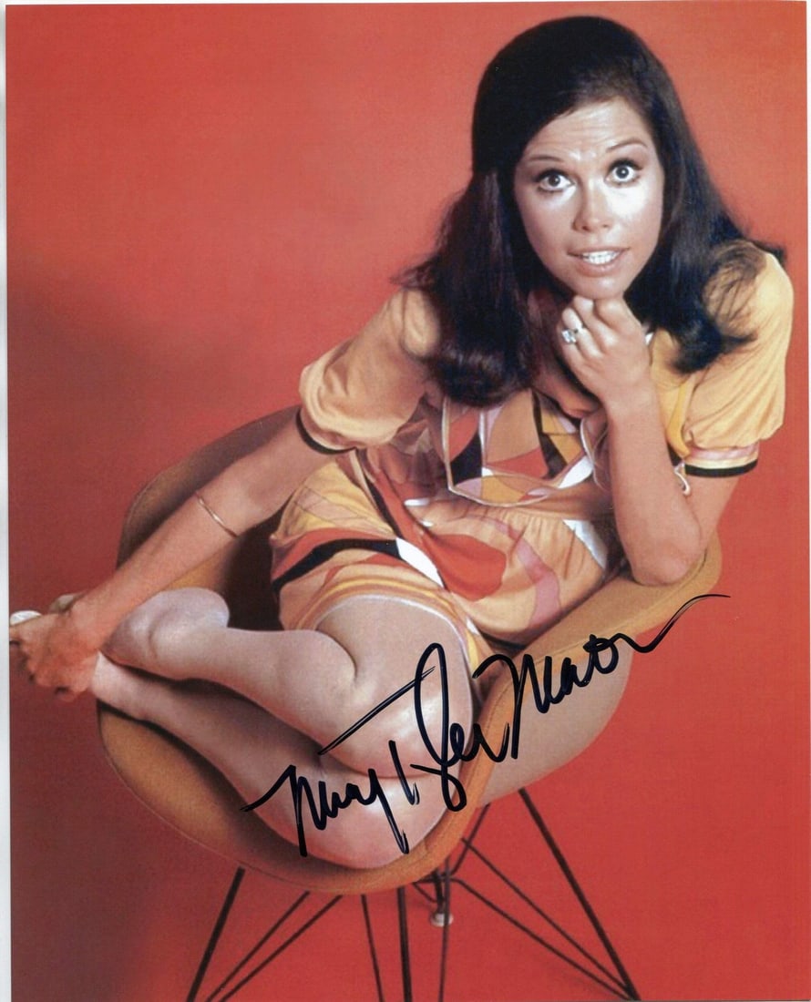 Autographed Photo Mary Tyler Moore: Autographed Photo Mary Tyler Moore Item Specifics: Mary Tyler Moore Autographed 8x10 Photo Photo is signed in black sharpie Item is authenticated by Rich Altman's , and will be accompanied with a COA 