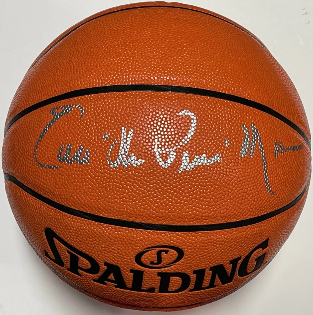 Earl Monroe Autographed Spalding Indoor/ Outdoor Basketball (PSA): Earl Monroe Autographed Spalding Indoor/ Outdoor Basketball (PSA) Signed by basketball legend Earl "The Pearl" Monroe, this Spalding Indoor/Outdoor Basketball features a silver paint pen signature acr