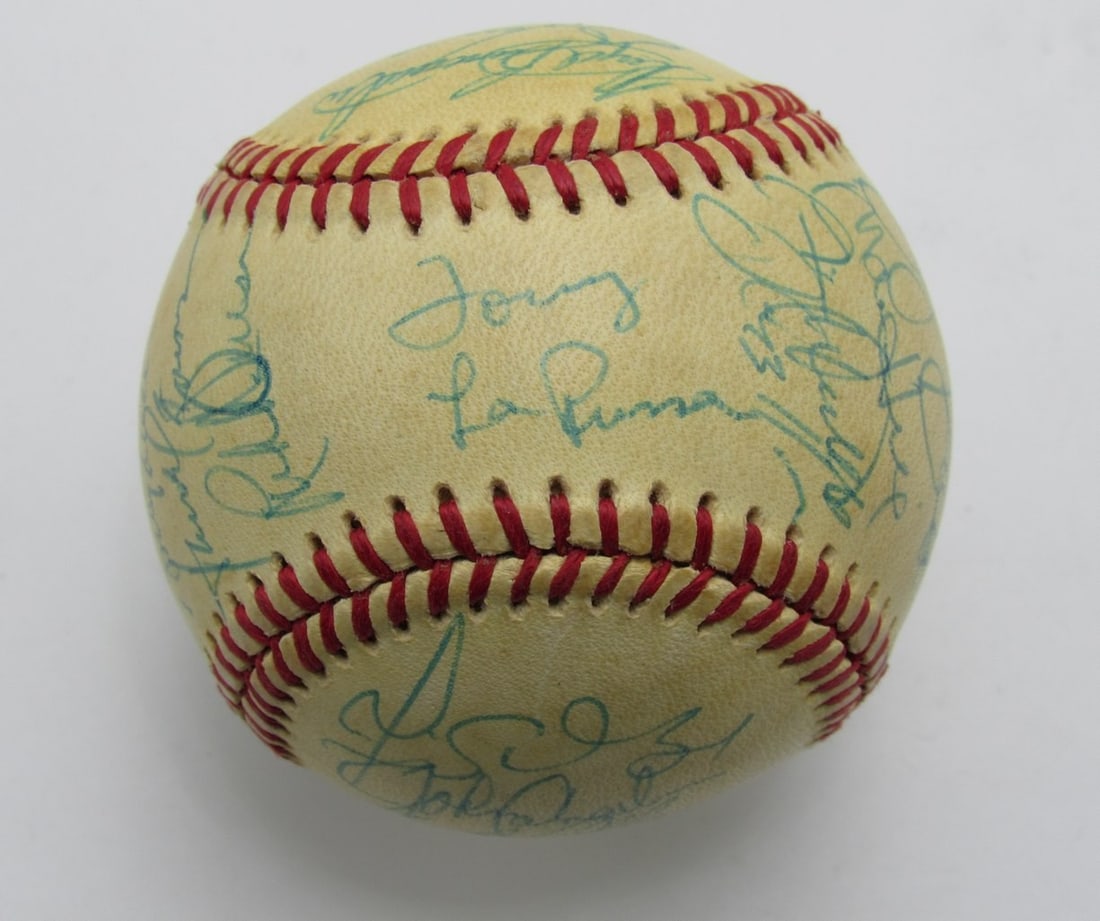 Seaver LaRussa HOF White Sox 1986 Baseball Multi-Signed OAL Auto 96380: Seaver LaRussa HOF White Sox 1986 Baseball Multi-Signed OAL Auto 96380 Seaver LaRussa HOF White Sox 1986 Baseball Multi-Signed OAL Auto 96380 is a unique piece of baseball history featuring a