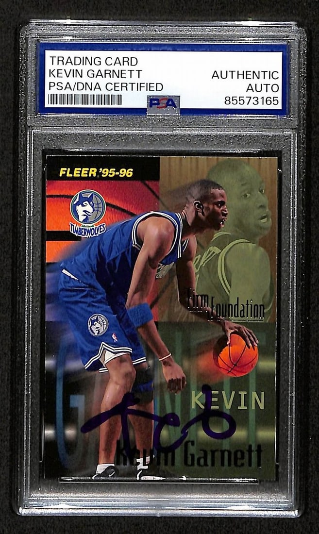 HOF Kevin Garnett Signed Auto Card 1995-96 Fleer RC Card #335 (1 of 2)