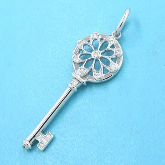 Tiffany & Co Floral Key Diamond 18k White Gold Pendant Top Necklace Charm: Tiffany & Co Floral Key Diamond 18k White Gold Pendant Top Necklace Charm Item Specifics: Pendant Shape: Key Main Stone Creation: Natural Occasion: Anniversary Birthday Christening Christmas Confirmat