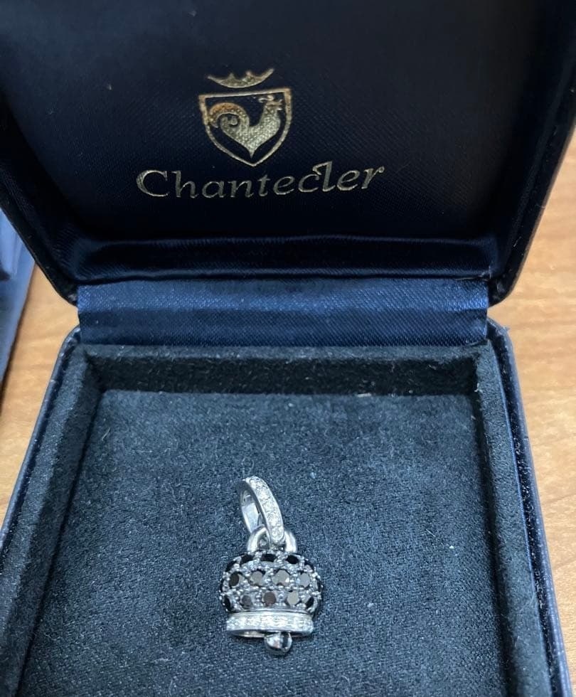 Chantecler Capri Bell Black Diamond Pave 18k White Gold Pendant Charm Box Papers: Chantecler Capri Bell Black Diamond Pave 18k White Gold Pendant Charm Box Papers Item Specifics: Pendant Shape: Bell Main Stone Creation: Natural Occasion: Anniversary Birthday Christening Christmas C