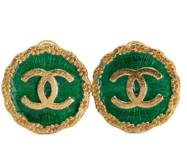 Vintage CHANEL 96P Coco Mark CC Green and Gold Plated Clip-on Earring: Vintage CHANEL 96P Coco Mark CC Green and Gold Plated Clip-on Earring Item Specifics: Brand: CHANEL Type: Earrings Closure: Clip-On Color: Gold Green Style: Clip-On Base Metal: Gold Plated Material: M