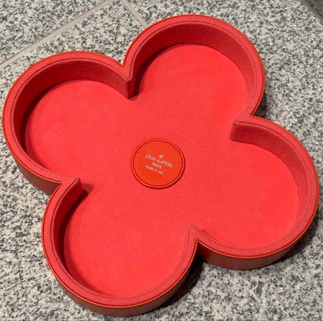 Auth Louis Vuitton Pink Leather Vide Monogram Posh Flower Tray Case Accessory: Auth Louis Vuitton Pink Leather Vide Monogram Posh Flower Tray Case Accessory Item Specifics: Brand: LOUIS VUITTON Size Type: Regular Type: accessory case Metal Purity: Leather Color: Pink Style: acce