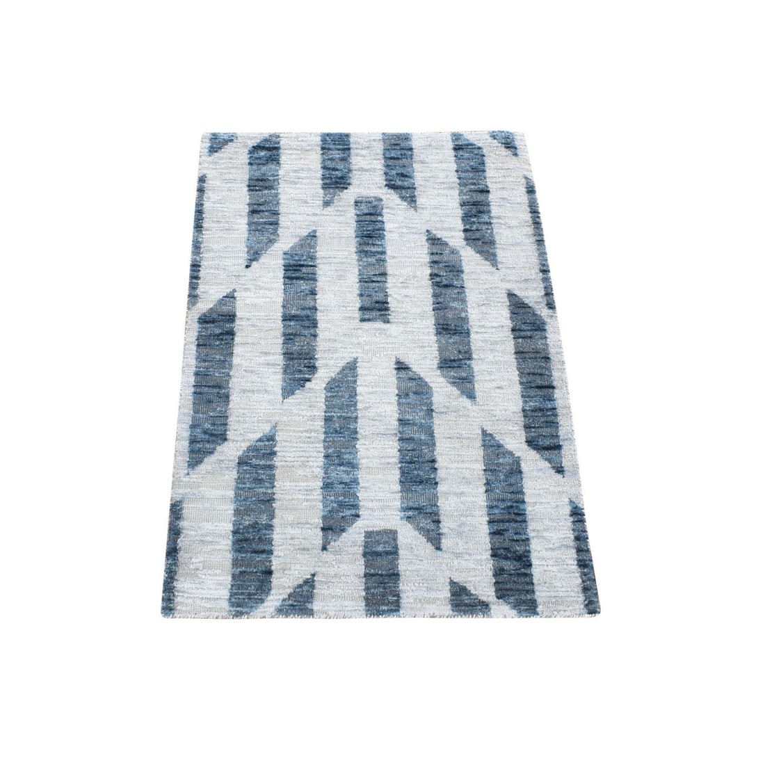 2'1"x3'2" Ivory Modern Design Silk with Wool Hand Knotted Mat Rug: 2'1"x3'2" Ivory Modern Design Silk with Wool Hand Knotted Mat Rug Silk and wool blend in a modern design, creating a sophisticated look in this 2'1"x3'2" hand-knotted mat rug. The ivory color and rect