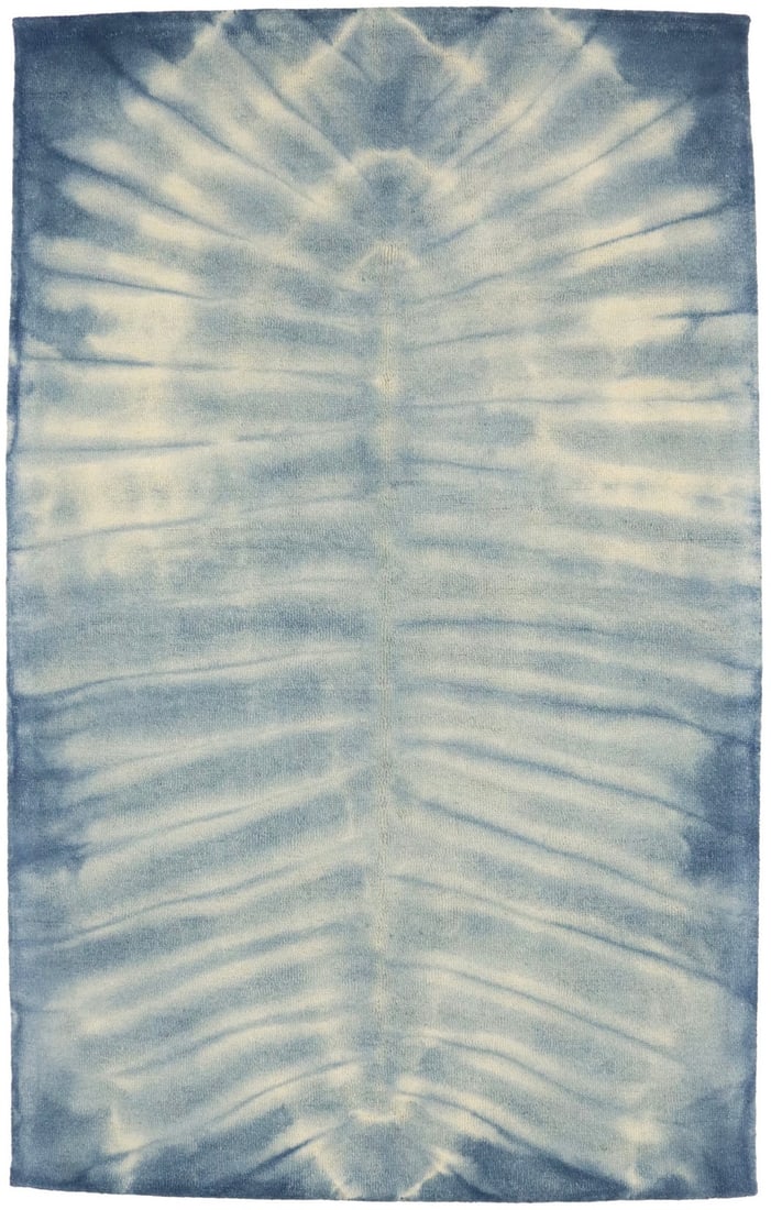 Hand-Tufted 5X8 Blue Tie-Dye Rug Modern Kids Room Contemporary Decor Carpet Hand-Knotted: Hand-Tufted 5X8 Blue Tie-Dye Rug Modern Kids Room Contemporary Decor Carpet Hand-Knotted Hand-tufted in a vibrant blue hue, this 5x8 modern floral rug boasts a thick, plush pile made from wool and cot