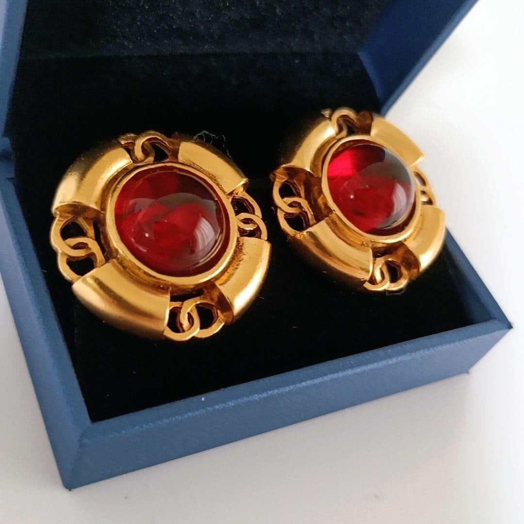 Vintage CHANEL 94P Coco Mark CC Red Gripoix Clip On Earring Gold Plated: Vintage CHANEL 94P Coco Mark CC Red Gripoix Clip On Earring Gold Plated Item Specifics: Brand: CHANEL Color: Gold Style: Earrings Base Metal: Gold Plated Material: Metal Metal: Gold Plated Number Of G