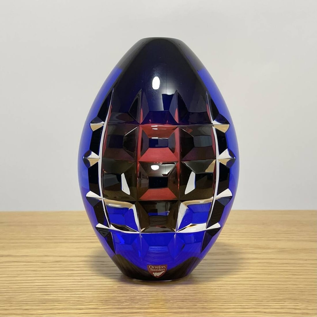 Sweden Orrefors Flower Vase Vintage Rare 1996 Erika Lagerbielke Signed 6.2: Sweden Orrefors Flower Vase Vintage Rare 1996 Erika Lagerbielke Signed 6.2 Item Specifics: Brand: Orrefors Type: Vase Original/Licensed Reproduction: Original Signed: Yes Color: Blue Material: Glass P