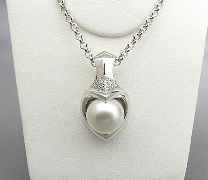 Marina B South Sea Pearl 11.4mm Diamond Pendant Necklace 18k White Gold Chain: Marina B South Sea Pearl 11.4mm Diamond Pendant Necklace 18k White Gold Chain Item Specifics: Materials Sourced From: Italy Closure: Spring Ring Occasion: Anniversary Birthday Christening Christmas Co