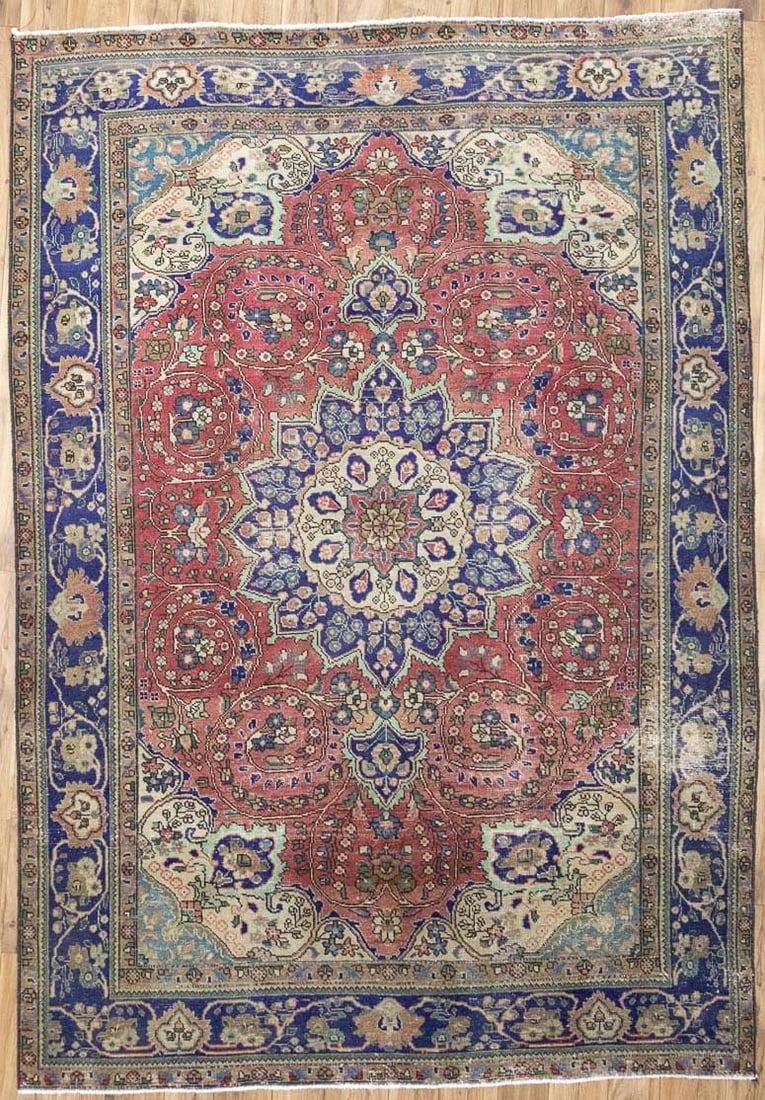 Semi-Antique Distressed Floral Classic Wool Oriental Rug Bedroom Carpet 7X10 Ft Hand-Knotted: Semi-Antique Distressed Floral Classic Wool Oriental Rug Bedroom Carpet 7X10 Ft Hand-Knotted Hand-knotted in traditional style, this 7x10 ft semi-antique distressed floral classic wool oriental rug bo