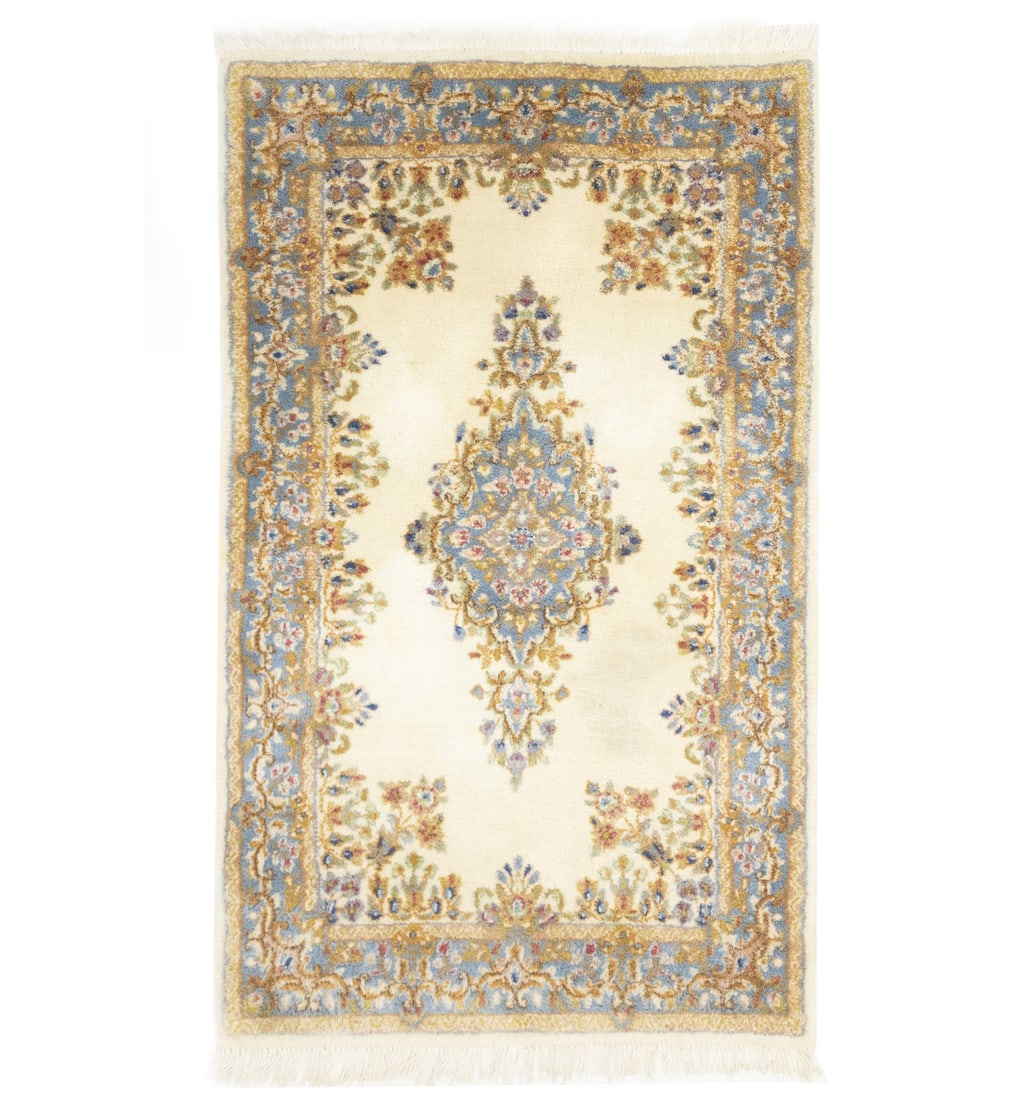 Handmade Vintage Floral Medallion Traditional Oriental Rug Size Carpet 3X5 Ft Hand-Knotted: Handmade Vintage Floral Medallion Traditional Oriental Rug Size Carpet 3X5 Ft Hand-Knotted Hand-knotted and made from high-quality wool, this 3x5 ft traditional Oriental rug boasts a stunning floral m
