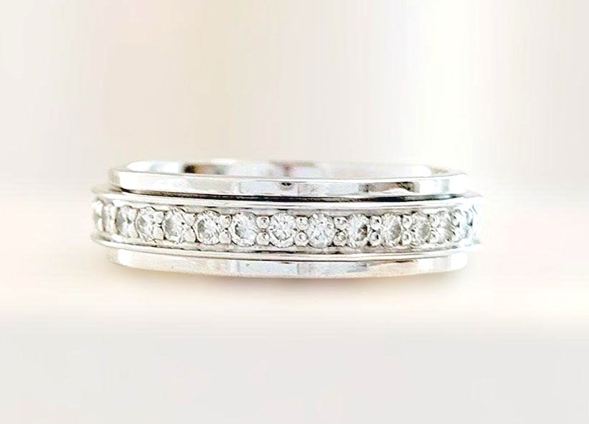 Piaget Possession Spinner Diamond 18k White Gold Band Eternity Ring US 5 EU 49: Piaget Possession Spinner Diamond 18k White Gold Band Eternity Ring US 5 EU 49 Item Specifics: Shape: Round Main Stone Creation: Natural Occasion: Anniversary Birthday Christening Christmas Engagement