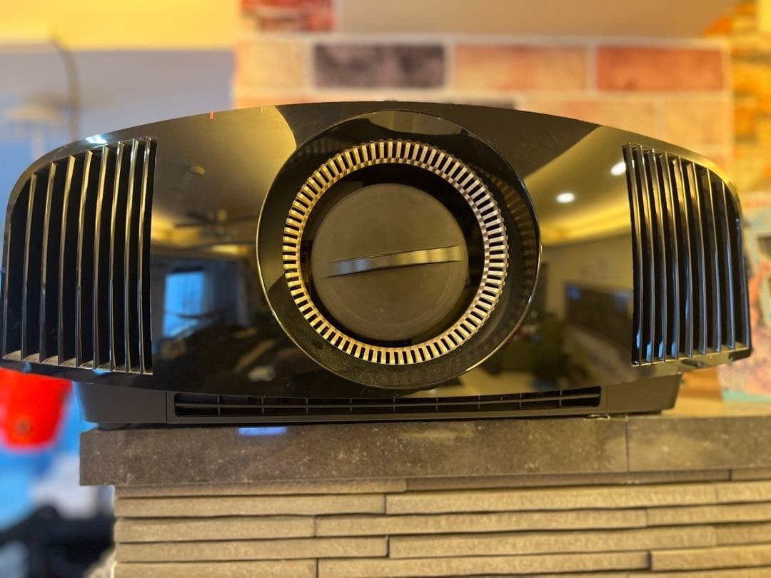 VPL VW500ES 1700 Lumens 4K SXRD Home Theater Cinema Projector Black (1 of 5)