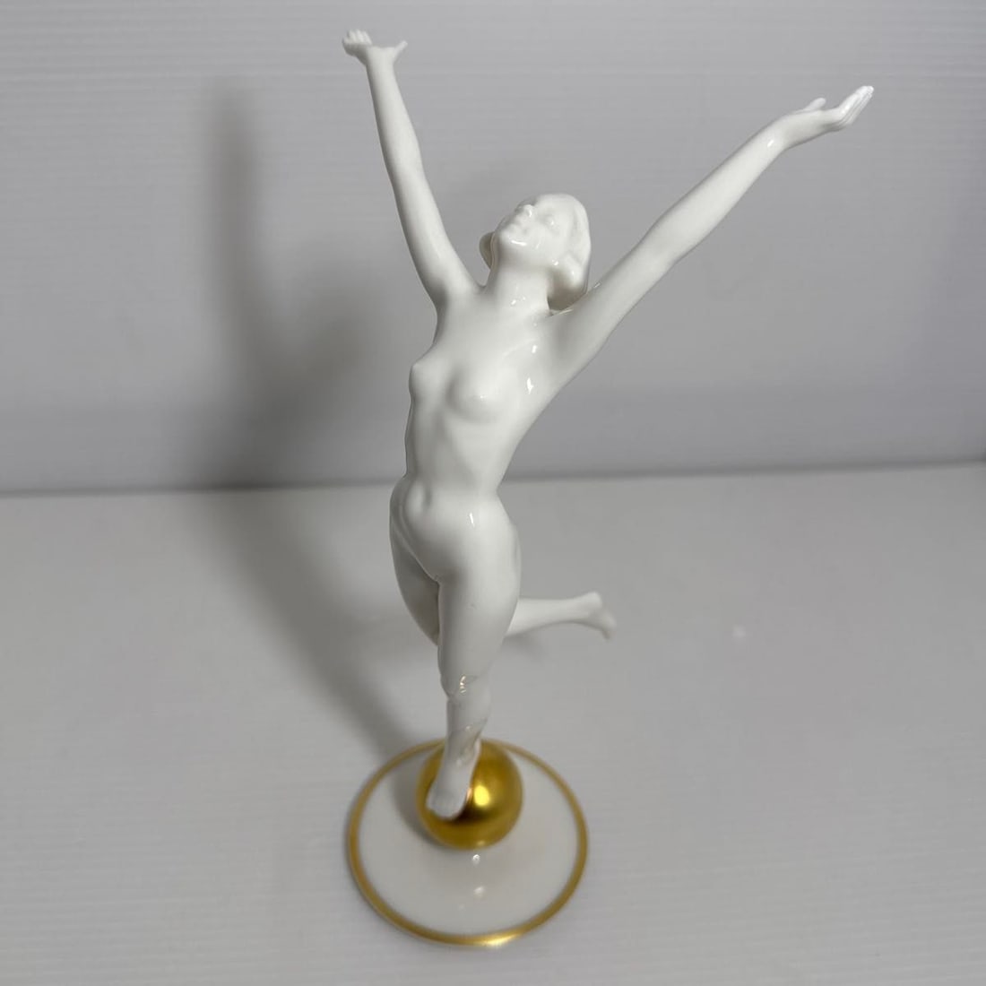 Ballerina porcelain figurine home ornament vintage 1969 rare: Ballerina porcelain figurine home ornament vintage 1969 rare Item Specifics: Brand: Hutschenreuther Type: Figurine Material: Porcelain Subject: Ballerina Product Disclaimer: Measurements approximate; 