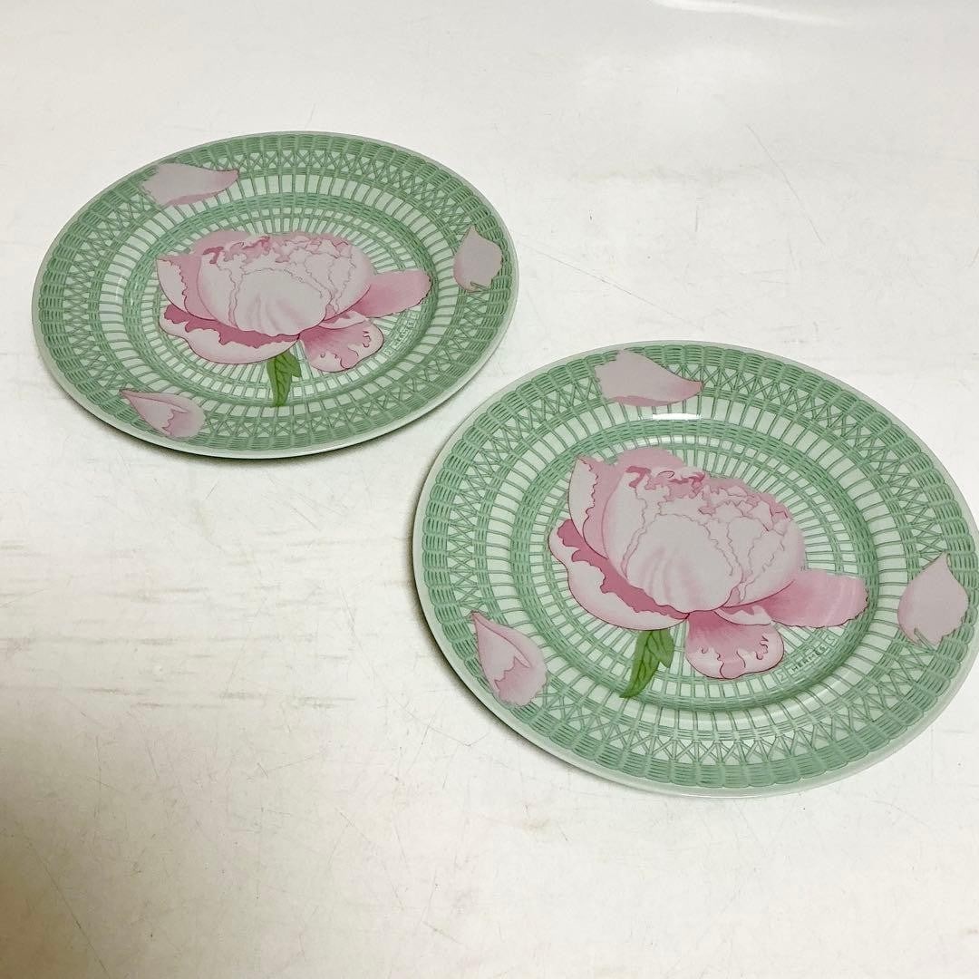 Pivoine Les Pivoines Roses Dinner Plate Set Herms Pivoine 8.6in Peony: Pivoine Les Pivoines Roses Dinner Plate Set Herms Pivoine 8.6in Peony Item Specifics: Origin: Limoges Number Of Items In Set: Two-Piece Antique: NA Shape: Round Occasion: All Occasions Item Length: NA