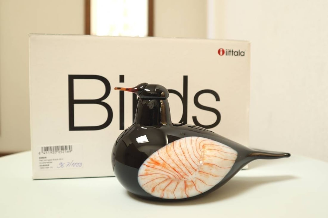 Iittala Oiva Toikka Tacoma Bird 2007 Red Winged Black Bird Limited Edition Rare: Iittala Oiva Toikka Tacoma Bird 2007 Red Winged Black Bird Limited Edition Rare Item Specifics: Origin: Scandinavian Pattern: Spotted Antique: No Signed By: O. Toikka Nuutajarvi Signed: Yes Color: Bla