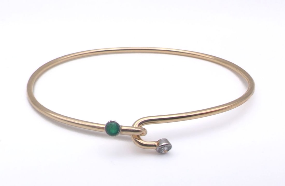 Tiffany Co Wire Hook Bangle 14k Yellow Gold Vintage Emerald Diamond Bracelet: Tiffany Co Wire Hook Bangle 14k Yellow Gold Vintage Emerald Diamond Bracelet Item Specifics: Shape: Round Closure: Hook Occasion: Anniversary Birthday Christmas Engagement Graduation Mother's Day Vale