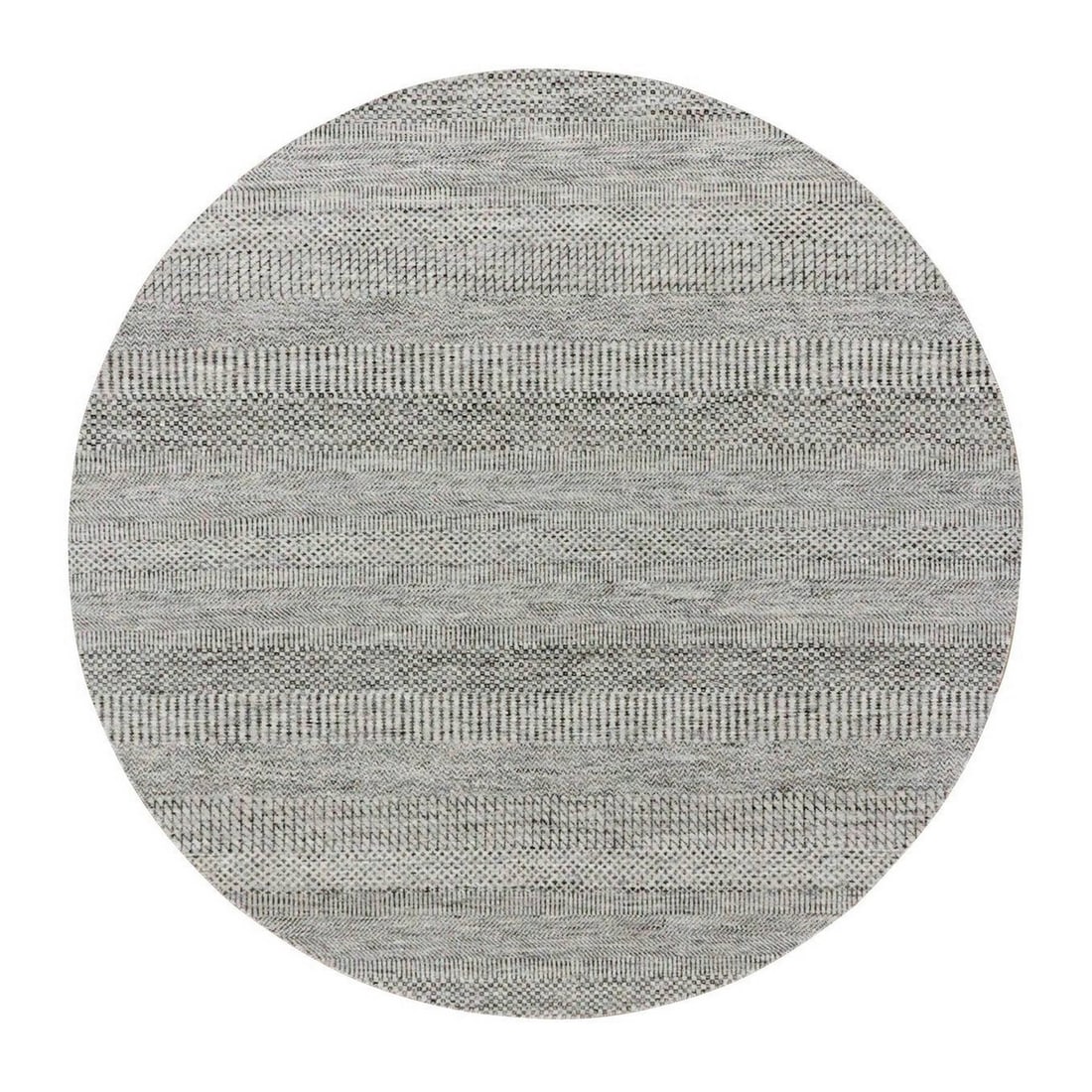 6'x6' Perfect Gray Undyed Wool Grass Design Hand Knotted Round Rug: 6'x6' Perfect Gray Undyed Wool Grass Design Hand Knotted Round Rug The 6'x6' Perfect Gray Undyed Wool Grass Design Hand Knotted Round Rug boasts a stunning Oriental design in a soothing gray color. Ma
