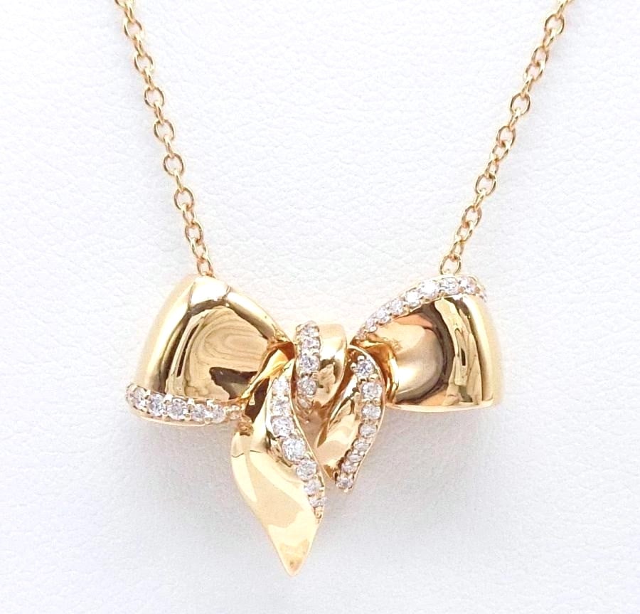 Damiani Fiocco Diamond Ribbon Bow 18k Rose Gold Chain Pendant Necklace XS: Damiani Fiocco Diamond Ribbon Bow 18k Rose Gold Chain Pendant Necklace XS Item Specifics: Pendant Shape: Bow Closure: Lobster Occasion: Anniversary Birthday Christening Christmas Confirmation/Communio