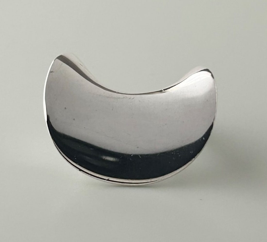 Sterling Silver Rare No.92 Ring US5-5.5 in Georg Jensen Nanna Ditzel: Sterling Silver Rare No.92 Ring US5-5.5 in Georg Jensen Nanna Ditzel Item Specifics: Brand: Georg Jensen Ring Size: 5-5.5 Type: Ring Metal Purity: 925 Color: Silver Base Metal: Sterling Silver Style: 
