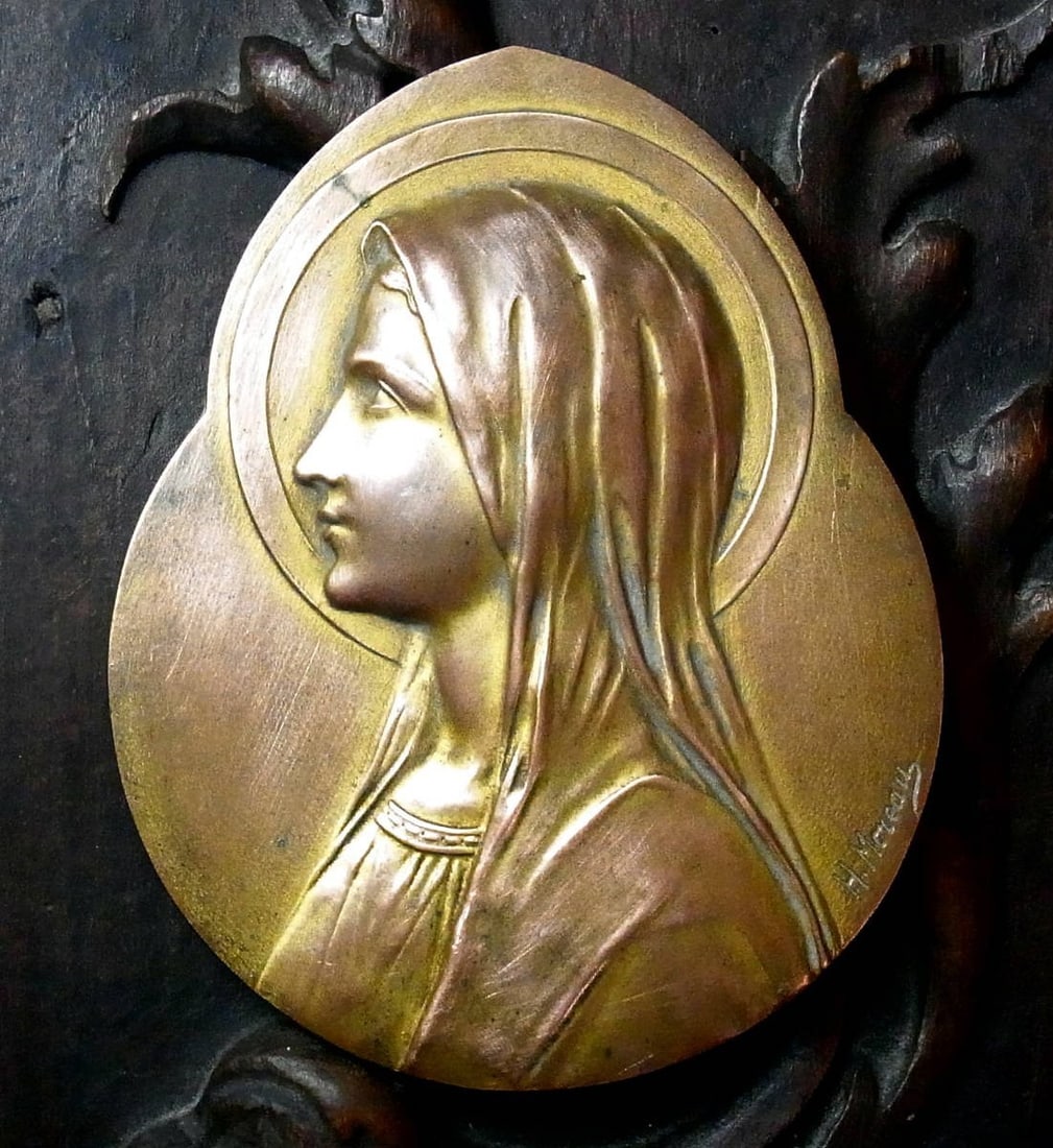 Hippolyte Francois Moreau Virgin Mary Medal Large French Antique Collectible: Hippolyte Francois Moreau Virgin Mary Medal Large French Antique Collectible Item Specifics: Artist: Hippolyte Francois Moreau Type: Sculpture Format: Statue Original/Licensed Reproduction: Original S