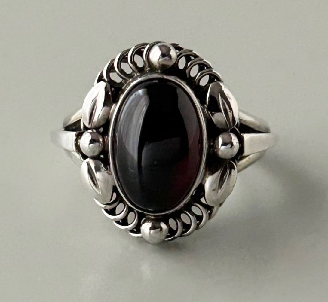 Georg Jensen No.1A Garnet Ring US6.5 Sterling Silver in Rare: Georg Jensen No.1A Garnet Ring US6.5 Sterling Silver in Rare Item Specifics: Color: Silver Main Stone Color: Red Material: Metal Metal: Sterling Silver Main Stone: Garnet Brand: Georg Jensen Ring Size