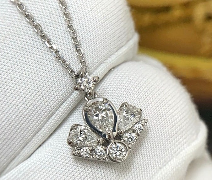 Little Princess Diamond Necklace Pendant Tiara Monnickendam Platinum 0.41ct: Little Princess Diamond Necklace Pendant Tiara Monnickendam Platinum 0.41ct Item Specifics: Pendant Shape: Tiara Crown Main Stone Creation: Natural Closure: Spring Ring Occasion: Anniversary Birthday 