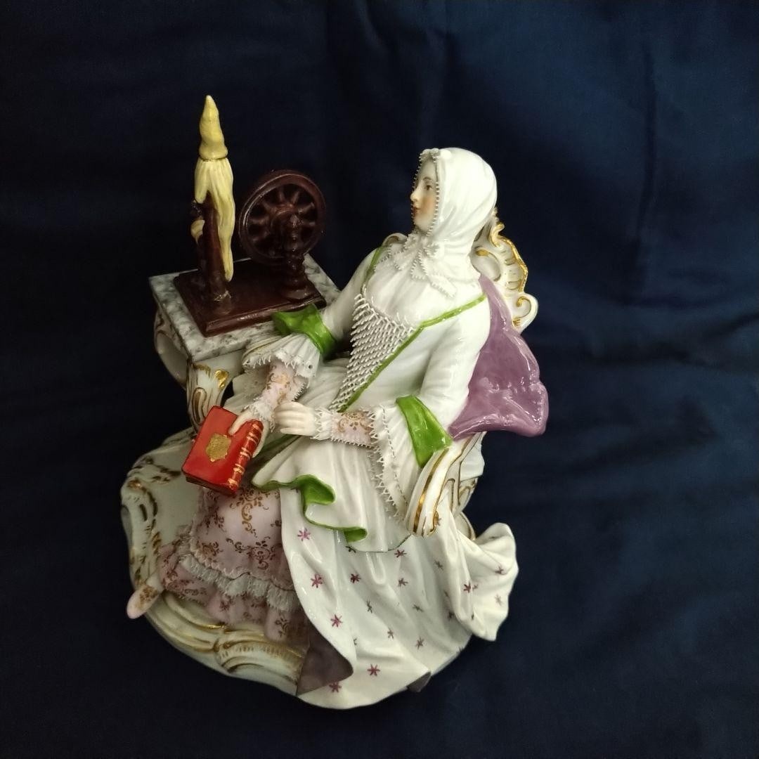 Meissen: Woman Spinning Thread 1924 Antique Porcelain Figurine Model 2685: Meissen: Woman Spinning Thread 1924 Antique Porcelain Figurine Model 2685 Item Specifics: Artist: NA Signed By: NA Occasion: All Occasions Size: NA Item Length: NA Number In Pack: 1 Item Height: NA St