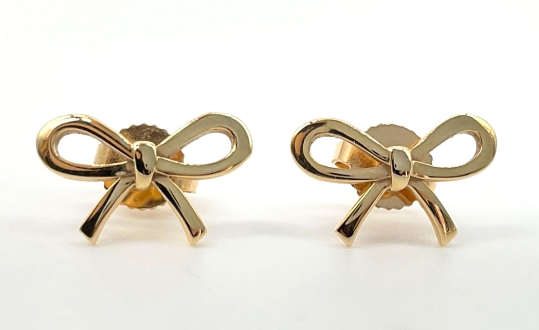 Vintage Tiffany & Co Bow Ribbon 18k Yellow Gold Stud Pierced Earrings with Pouch: Vintage Tiffany & Co Bow Ribbon 18k Yellow Gold Stud Pierced Earrings with Pouch Item Specifics: Shape: Bow Closure: Butterfly Occasion: Anniversary Birthday Christening Christmas Confirmation/Communi