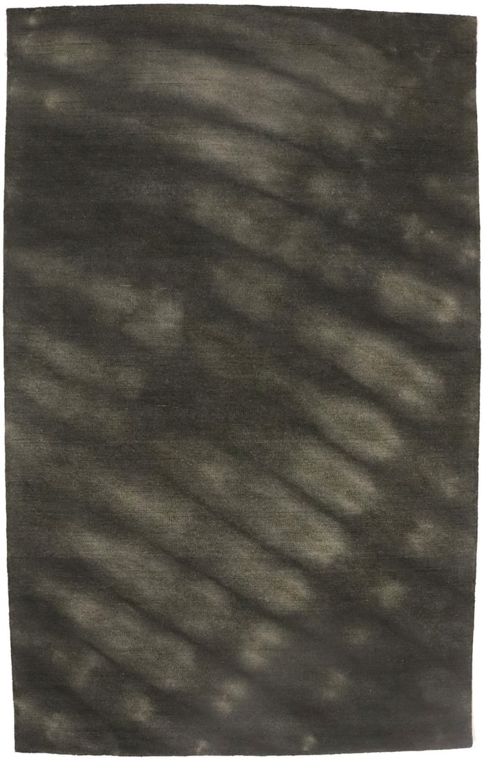5X8 Charcoal Hand-Tufted Wool Rug Modern Tie-Dye Style Living Room Carpet Hand-Knotted: 5X8 Charcoal Hand-Tufted Wool Rug Modern Tie-Dye Style Living Room Carpet Hand-Knotted Charcoal wool rug with a modern, geometric design, featuring a hand-tufted construction and a thick, high pile. T