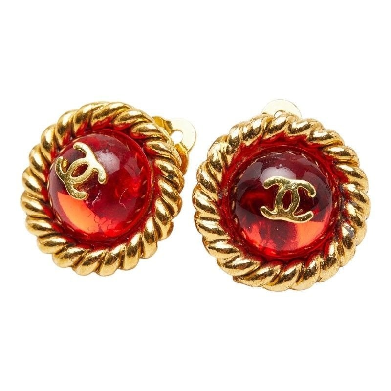 Red Gold Plated Coco Chanel Vintage Earring Dangle Gripoix Mark: Red Gold Plated Coco Chanel Vintage Earring Dangle Gripoix Mark Item Specifics: Brand: CHANEL Type: Earrings Shape: Round Closure: Clip-On Color: Gold Style: Earrings Base Metal: Gold Plated Main Ston