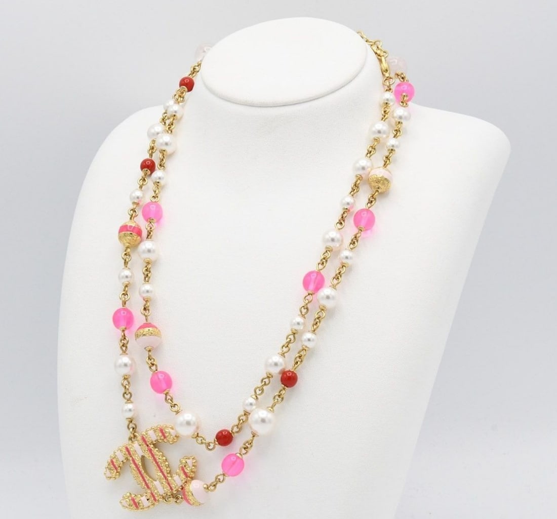 CC Mark Chanel Faux Pearl Stone Necklace Colored Double-Strand w Box: CC Mark Chanel Faux Pearl Stone Necklace Colored Double-Strand w Box Item Specifics: Brand: CHANEL Type: Necklace Color: Gold Style: necklace Material: Metal Product Disclaimer: Items may exhibit ligh