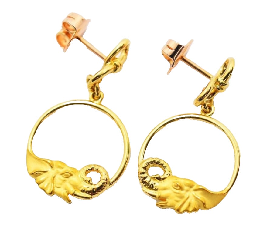 Carrera Elephant Motif 18k Yellow Gold Hoop Dangle Earrings: Carrera Elephant Motif 18k Yellow Gold Hoop Dangle Earrings Item Specifics: Antique: No Shape: Round Closure: Butterfly Occasion: Anniversary Birthday Engagement Graduation Mother's Day Valentine's Da