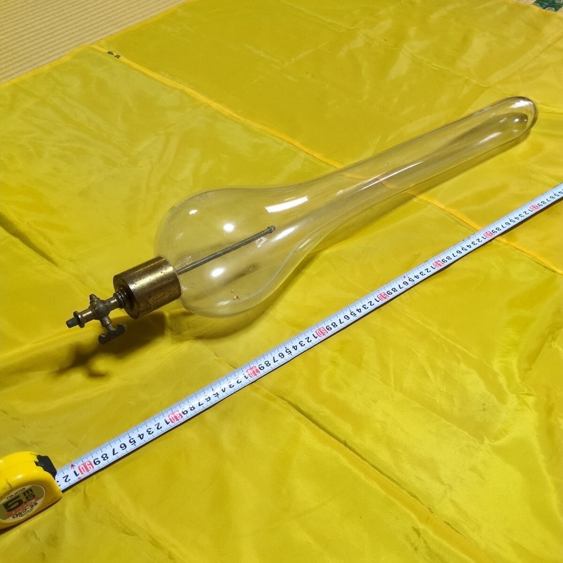 Fountain in a vacuum antique scientific glass demonstration apparatus: Fountain in a vacuum antique scientific glass demonstration apparatus Item Specifics: Artist: NA Signed By: NA Occasion: NA Size: NA Item Length: NA Item Height: NA Number In Pack: NA Style: NA Finish