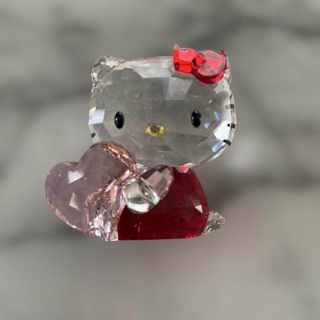 Swarovski Hello Kitty Sanrio Pink Heart Crystal Collaboration Figurine (1 of 3)