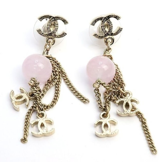 CHANEL 09A Coco Mark CC Pink Color Stone Chain Dangle Stud Earrings Gold tone: CHANEL 09A Coco Mark CC Pink Color Stone Chain Dangle Stud Earrings Gold tone Item Specifics: Brand: CHANEL Type: Earrings Closure: Stud Color: Gold Style: Stud Material: Metal Main Stone: Clored Ston