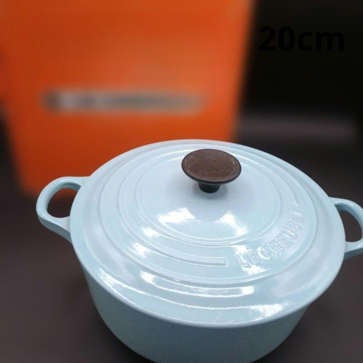 Round Cocotte Le Creuset New Satin Blue 7.9 Cast Iron (1 of 14)