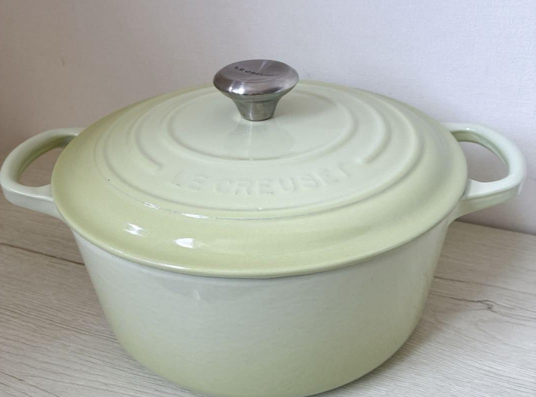 Rare Wasabi Silver Cast Iron Enamel Knob Le Creuset Signature Cocotte 22cm 3.5qt: Rare Wasabi Silver Cast Iron Enamel Knob Le Creuset Signature Cocotte 22cm 3.5qt Item Specifics: Stove Type Compatibility: Electric Gas Induction Brand: Le Creuset Type: Casserole Color: Green Item Di