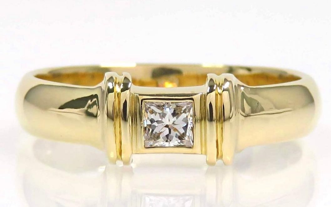 Yellow Gold Princess Tiffany Co Ring US 6.75 18k Vintage Diamond Stackable: Yellow Gold Princess Tiffany Co Ring US 6.75 18k Vintage Diamond Stackable Item Specifics: Number Of Diamonds: 1 Shape: Round Occasion: Anniversary Birthday Christening Christmas Engagement Graduation