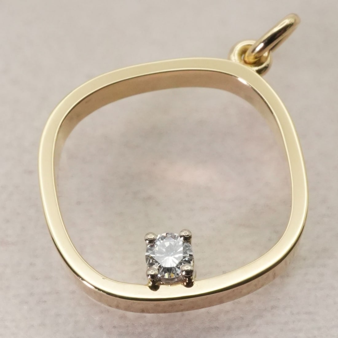 Georg Jensen Square Diamond Pendant Top Yellow Gold in Rare: Georg Jensen Square Diamond Pendant Top Yellow Gold in Rare Item Specifics: Brand: Georg Jensen Number Of Diamonds: 1 Type: Pendant Metal Purity: 18k Color: Yellow Gold Base Metal: Yellow Gold Style: 