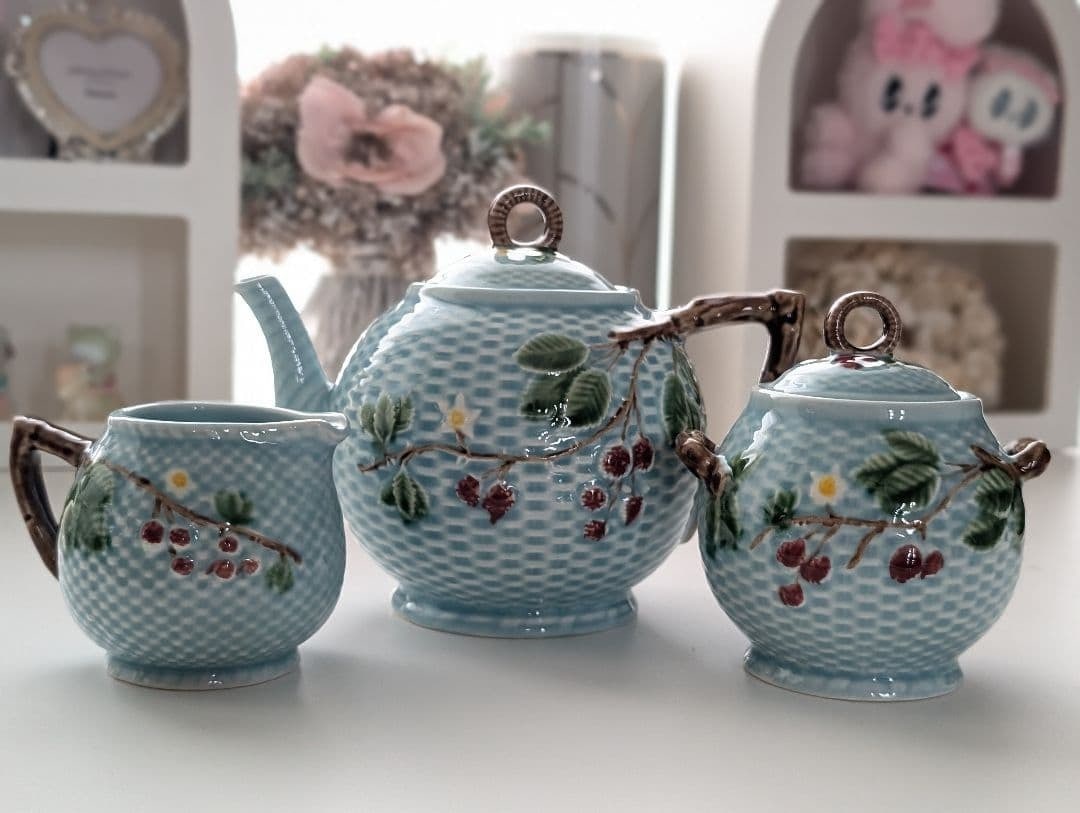 Tiffany Blackberry Tea Pot Creamer Sugar Pot Set Of 3 porcelain Rare Tableware: Tiffany Blackberry Tea Pot Creamer Sugar Pot Set Of 3 porcelain Rare Tableware Item Specifics: Brand: Tiffany & Co. Type: Tea Pot Color: Multicolor Set Includes: pot Material: Porcelain Vintage: Yes P