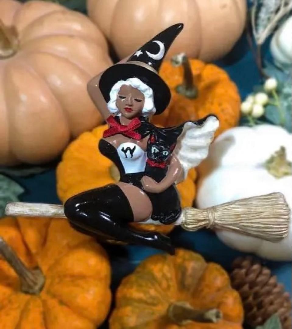 Lady Weird Witch Witches Night Out Ornament Figure Used Halloween Decor (1 of 3)
