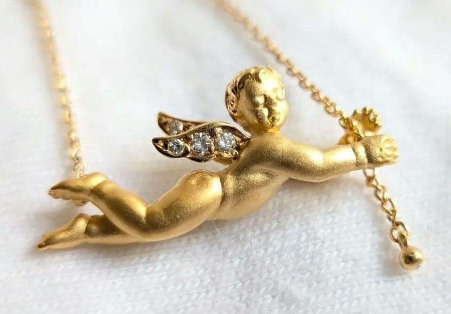 Carrera y Carrera Flying Angel Cherub Diamond 18k Yellow Gold Pendant Necklace: Carrera y Carrera Flying Angel Cherub Diamond 18k Yellow Gold Pendant Necklace Item Specifics: Pendant Shape: Angel Closure: Lobster Occasion: Anniversary Birthday Christening Christmas Confirmation/C