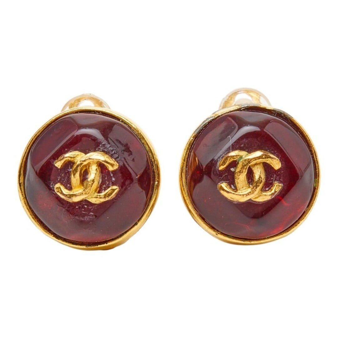 Coco Chanel Vintage Gold Plated Red 99P Earring Gripoix: Coco Chanel Vintage Gold Plated Red 99P Earring Gripoix Item Specifics: Closure: Clip on Color: Gold Main Stone Color: Red Material: Metal Metal: Gold Plated Main Stone: Gripoix Vintage: Yes Brand: CH