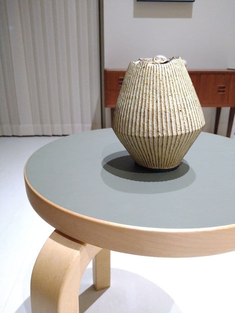 Akio Nukaga Kasama ware Flower vase Pleated Series Ceramic Pottery Collectible: Akio Nukaga Kasama ware Flower vase Pleated Series Ceramic Pottery Collectible Item Specifics: Origin: Kasama City Ibaraki Prefecture Antique: No Pattern: Pleated Signed By: Akio Nukaga (as N) Signed: