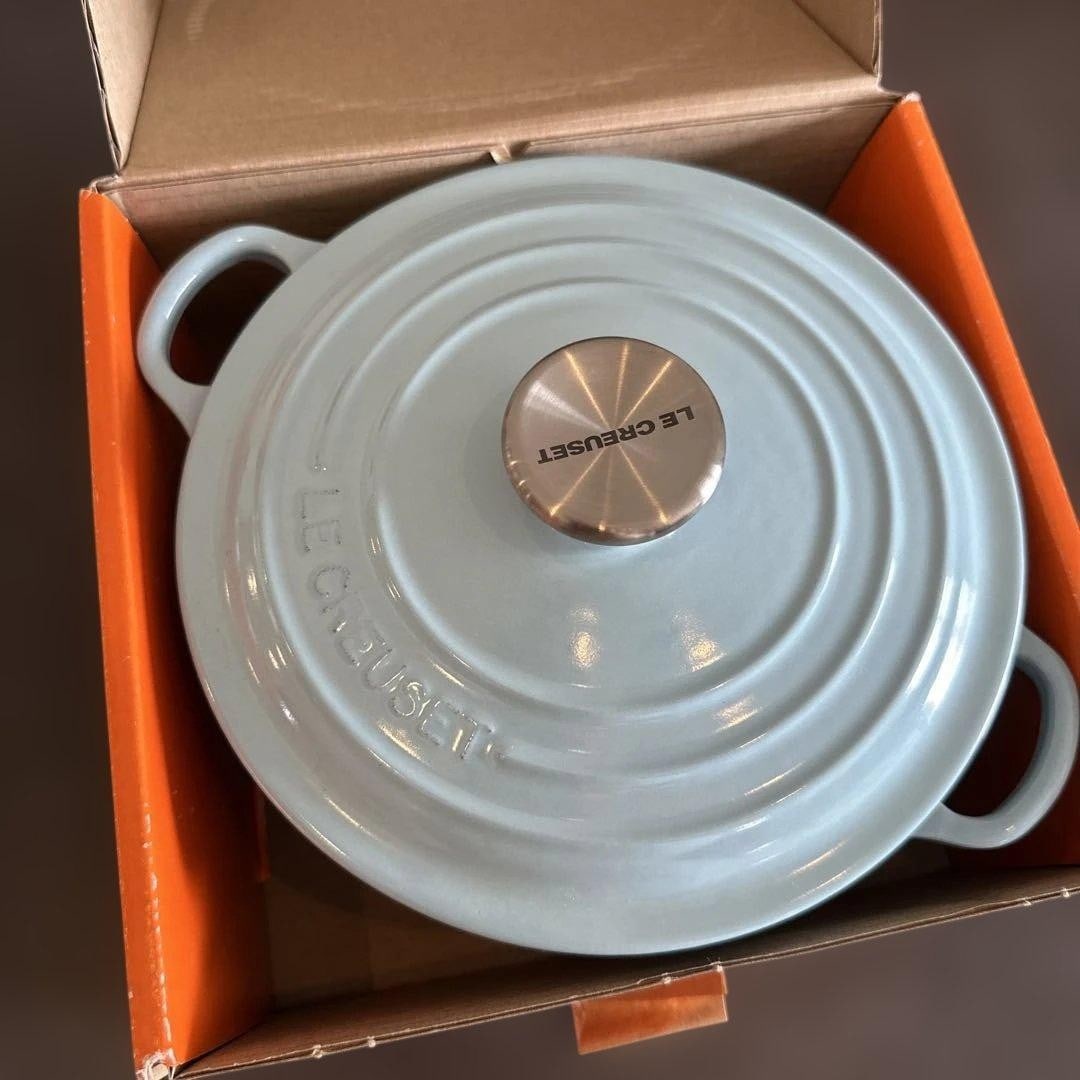 Le Creuset Round Cocotte 7.9 in Satin Blue Cast Iron Casserole Dish New (1 of 10)