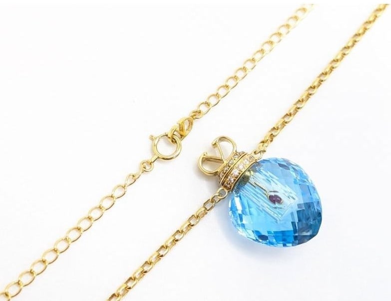 Valentino Blue Topaz Diamond 0.30ct Perfume Bottle 18k Gold Necklace Pendant: Valentino Blue Topaz Diamond 0.30ct Perfume Bottle 18k Gold Necklace Pendant Item Specifics: Pendant Shape: Bottle Closure: Spring Ring Occasion: Anniversary Birthday Christening Christmas Confirmatio