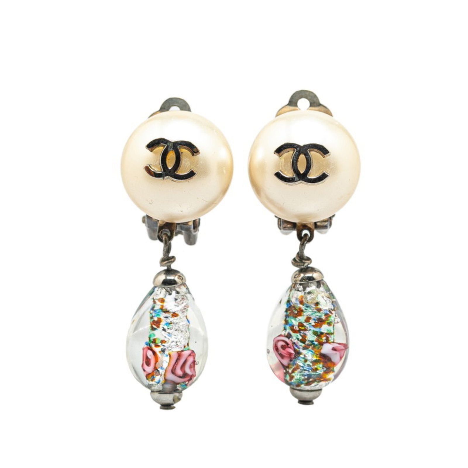 CHANEL Clip Earrings Metal: CHANEL Clip Earrings Metal Silver Clip Earrings from CHANEL, featuring a sleek metal design with a subtle clip-on style. These earrings showcase the iconic brand's signature elegance, with a small foo